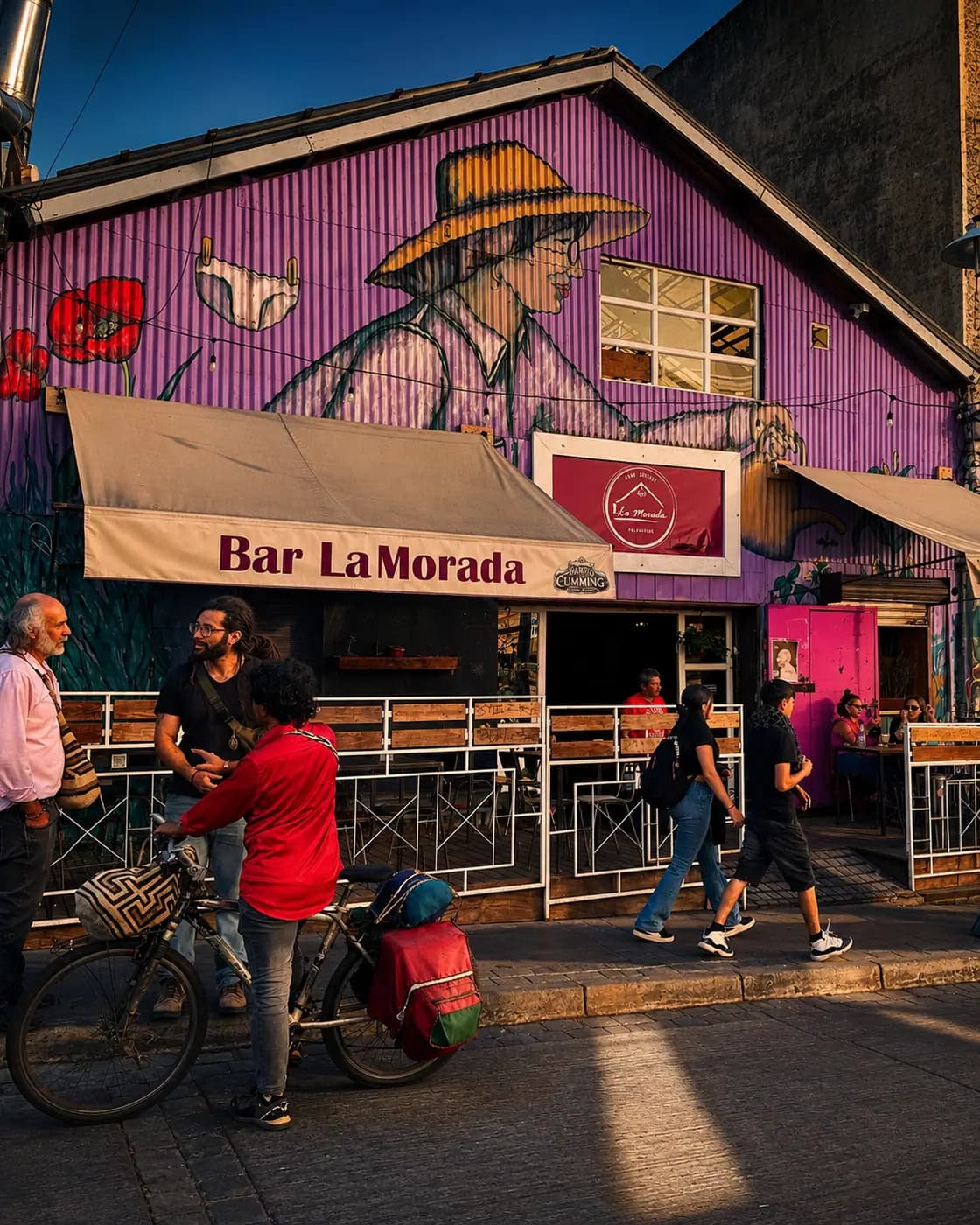 Fachada del Bar Social La Morada en Cumming 68, Valparaíso